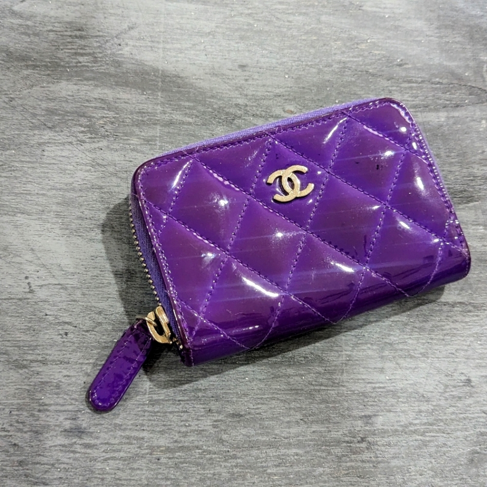 SUPER RARE purple Chanel patent leather card holder wallet enamel in silver